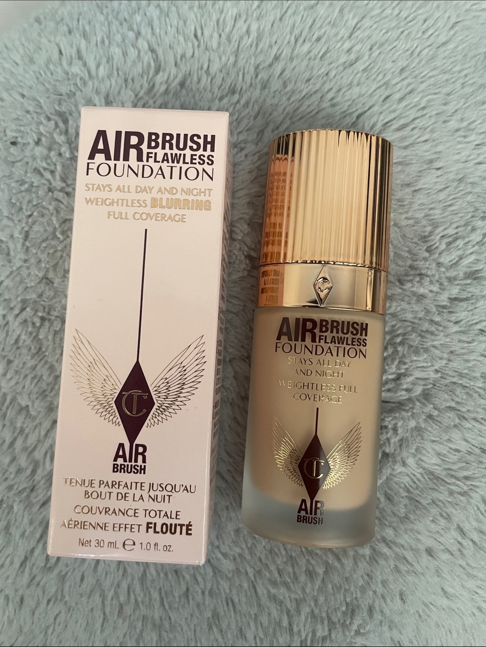 Charlotte Tilbury Airbrush Flawless Foundation – Beige/Gold Packaging